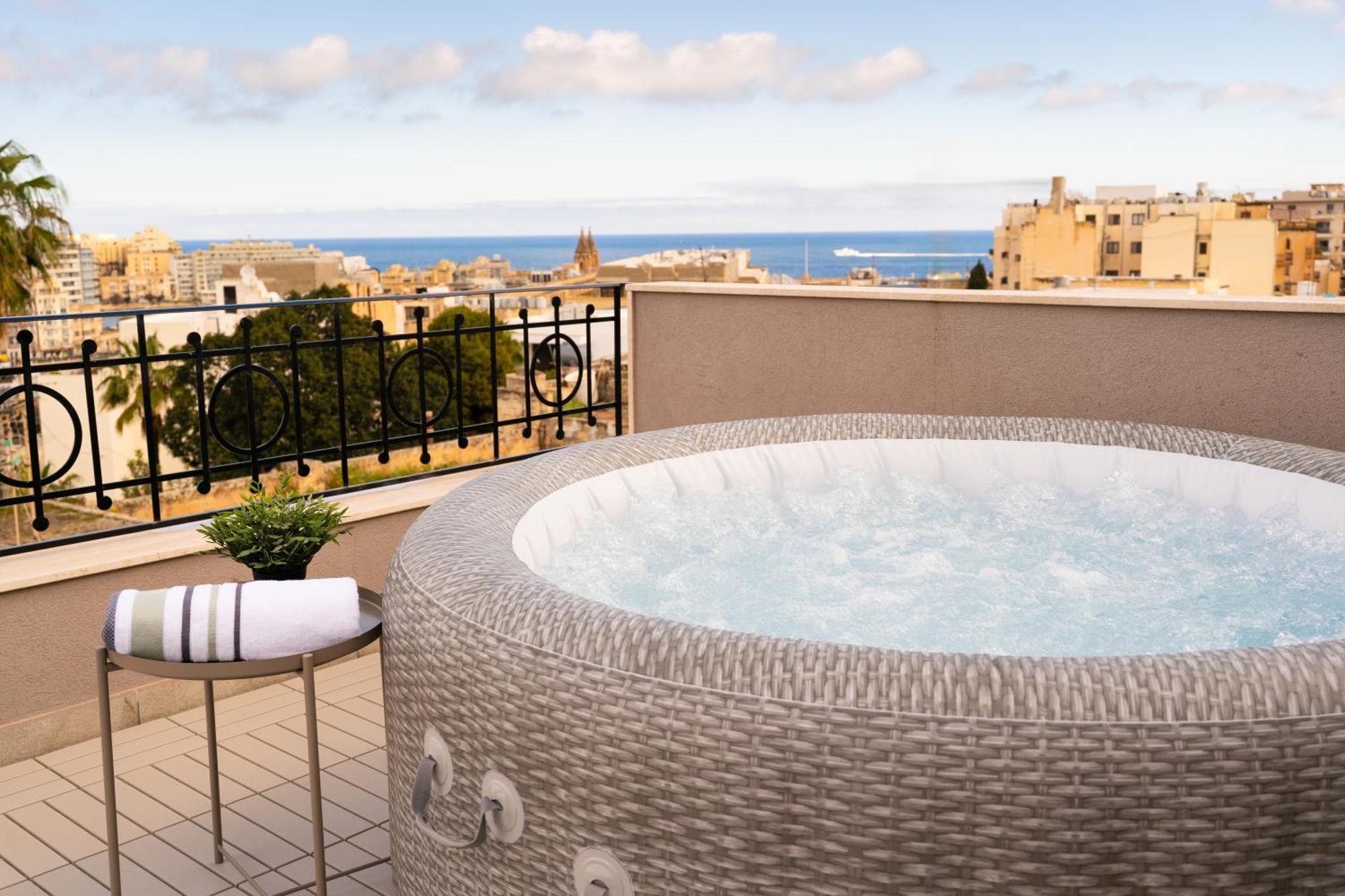La88 Bayview Penthouse With Jacuzzi Apartment Sliema Exterior photo